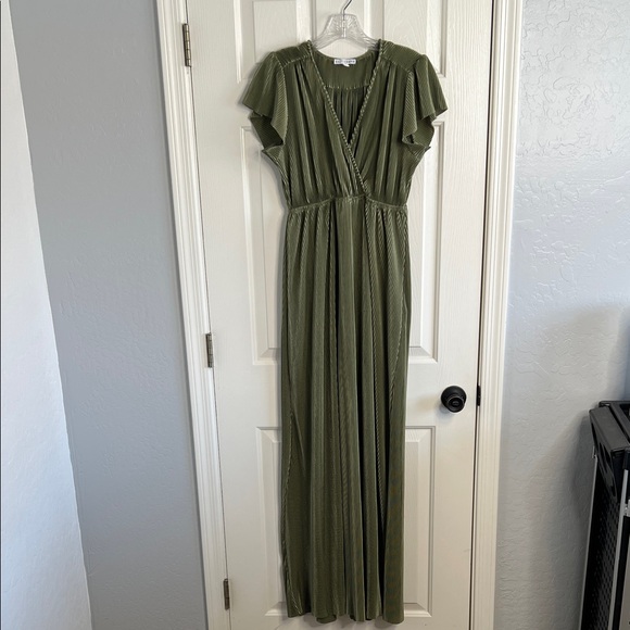 BalticBorn Athena Pleated Maxi Dress sage green size medium - Picture 2 of 9